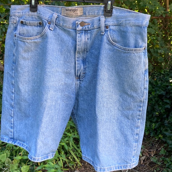 Wrangler Other - Wrangler Authentics Mens shorts size 40
